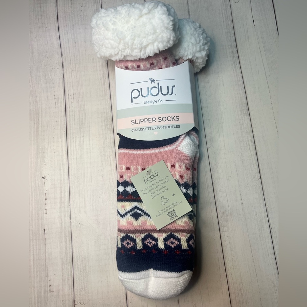 NWT Pudus Lifestyle Company Slipper Socks